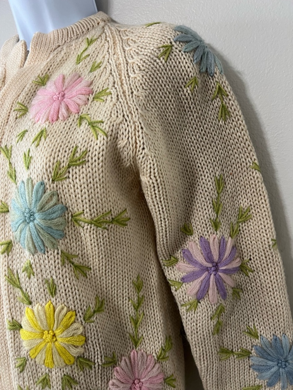 Vintage Fully FashionedHand Embroidered Wool Floral Cardigan Sweater Cottagecore - Picture 5 of 14